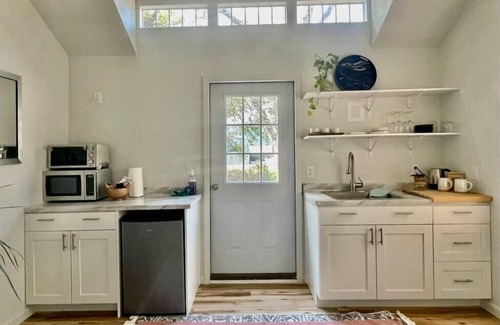 Govalle Apartamento | Mina House: Tiny Cottage Vibes in East Austin