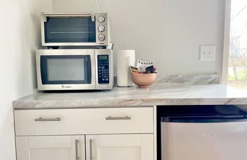 Govalle Apartamento | Mina House: Tiny Cottage Vibes in East Austin