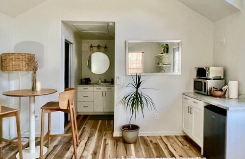 Govalle Apartamento | Mina House: Tiny Cottage Vibes in East Austin