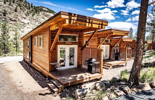 Idaho Springs Cabina | Miners Cabin at Base Camp Lodging Company