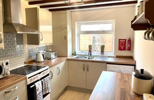 Trecynon Casa | Miners cottage(1840)Nr. Brecon,Tower Zip & Bike Pk
