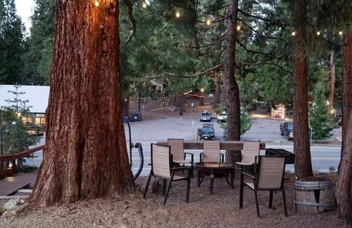 West Village Casa | Miners Suite-centrally Located In Shaver Lake