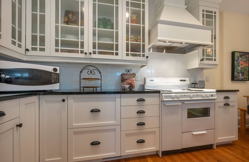 Hendersonville Apartamento | Minette's Downtown Condo | Historic Spot in Downtown Hendersonville