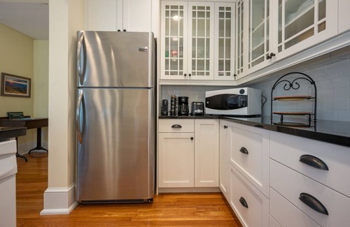Hendersonville Apartamento | Minette's Downtown Condo | Historic Spot in Downtown Hendersonville