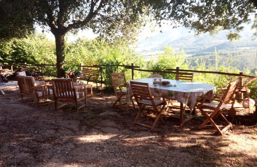 Colli sul Velino Apartamento | Mini apartamento vista panorámica rodeada de vegetación