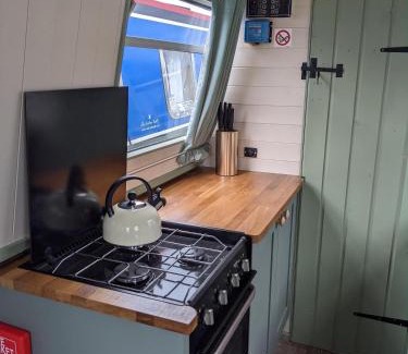 Tring Alquiler De Eote | Mini Escape - 2 Berth Narrowboat on the Grand Union, Hertfordshire