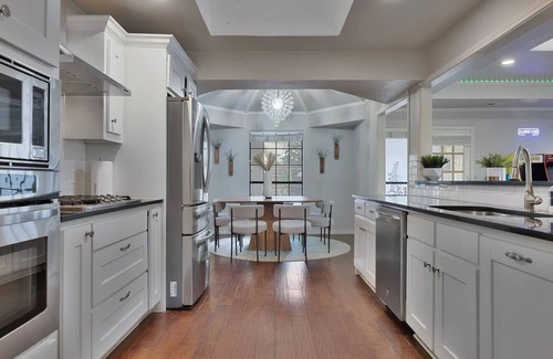 Lake Highlands Casa | Mini Golf | Pool | Game room | Stylish & Spacious | Wifi | Free Parking