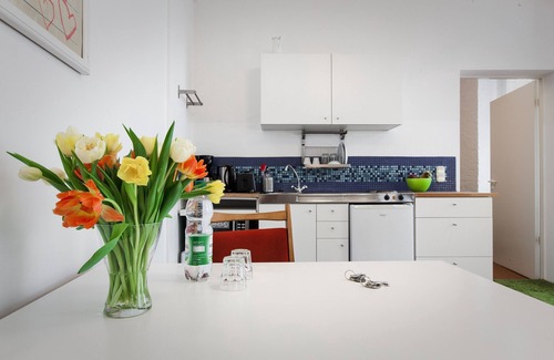 Friedrichshain-Kreuzberg Apartamento | 'Mini-Loft' en Kreuzberg cochera con cocina americana y baño nuevo