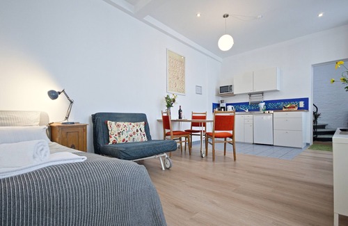 Friedrichshain-Kreuzberg Apartamento | 'Mini-Loft' en Kreuzberg cochera con cocina americana y baño nuevo