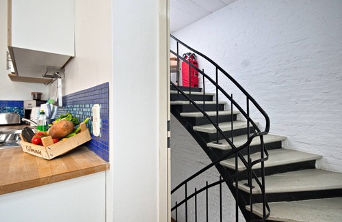 Friedrichshain-Kreuzberg Apartamento | 'Mini-Loft' en Kreuzberg cochera con cocina americana y baño nuevo