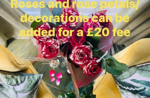 Bramcote Casa | Mini Love Island style guest house includes personal warm 24 hour swimming pool, outdoor bathtub, BBQ and fire pit, all this is secretly located in the busy suburbs of Nottingham