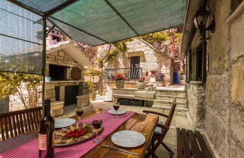 Omis Chalet De Esquí | Mini stone house