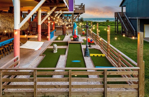 Port Bolivar Casa | Beach Retreat w/ Game Room, Mini-Golf & EV charging - Dog Friendly!
