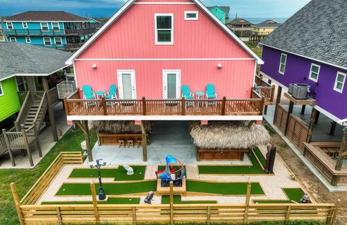 Port Bolivar Casa | Beach Retreat w/ Game Room, Mini-Golf & EV charging - Dog Friendly!