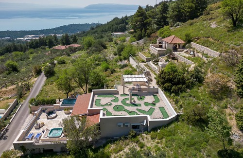 Makarska Villa | Piscina, jacuzzi, sauna, gimnasio, mini golf, bicicletas, barbacoa, wifi gratuito
