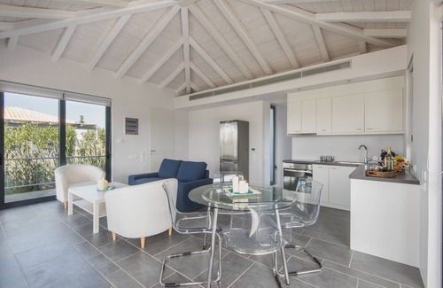 Kilada Casa | Casita Minimalista En Porto Cheli