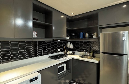 Pembo Apartamento | Minimalist 1BR Exec Suite + Best City View of BGC