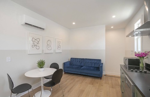 Cleveland Park Apartamento | Minimalist Chic Guest House 10 mins from Broadway!
