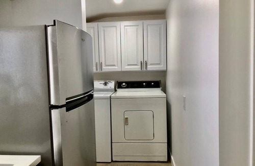 Ashland Casa | Minimalist Living 1BR In-Law AC Unit with Private Washer & Dryer