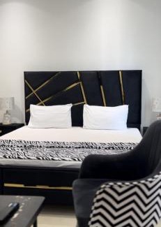 Lahore Apartamento | Minimalist studio Dha phase 5 Penta square
