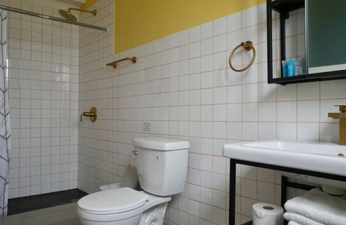 Santurce Cabina | Minimalist Studio on Calle Loiza Near Ocean Park