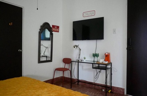 Santurce Cabina | Minimalist Studio on Calle Loiza Near Ocean Park