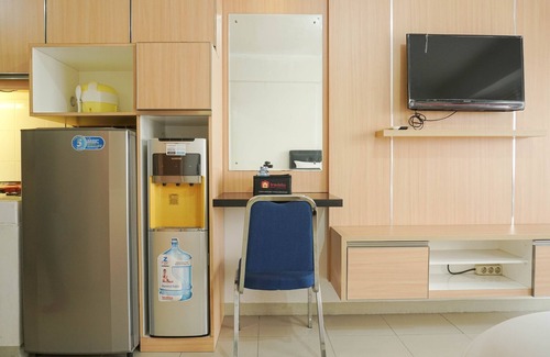 Depok Condominio | Minimalist Studio Park View Condominium Apartment near Mall
