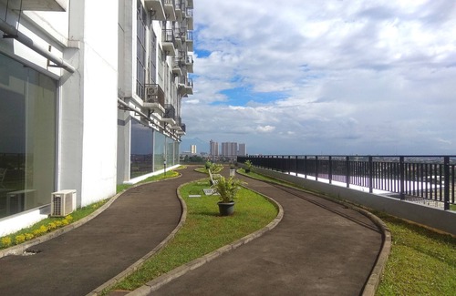 Depok Condominio | Minimalist Studio Park View Condominium Apartment near Mall