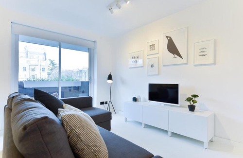 Kensington Apartamento | Minimalist studio with balcony in Kensington, Sleeps 4