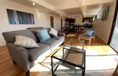 Chabot Park Apartamento | Minimalist Zen Overlooking