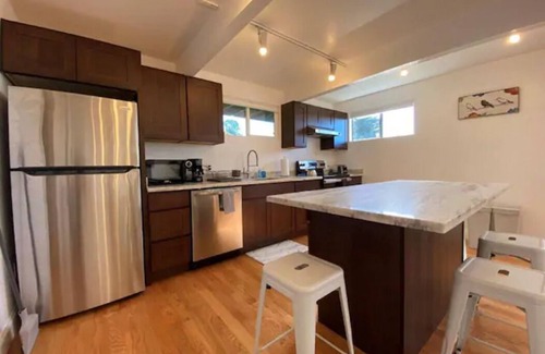 Chabot Park Apartamento | Minimalist Zen Overlooking
