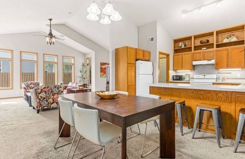 North Saint Paul Casa | Minne-GetAway: Modern Cottage