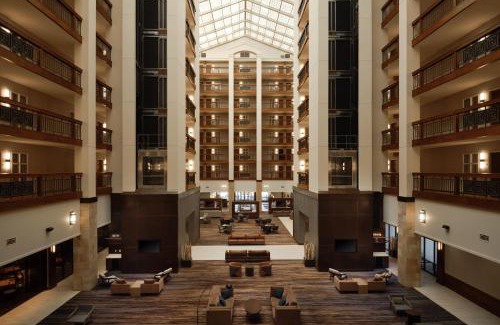 Brooklyn Park Hotel | Minneapolis Marriott Hotel & Conference Center