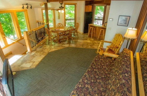 Puposky Cabina | Minnesota Octagon Treehouse - Private Jacuzzi & Forest Views