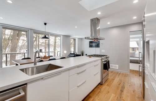 Lake Elmo Casa | MINNeSTAY *Modern Chic