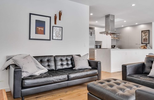 Lake Elmo Casa | MINNeSTAY *Modern Chic
