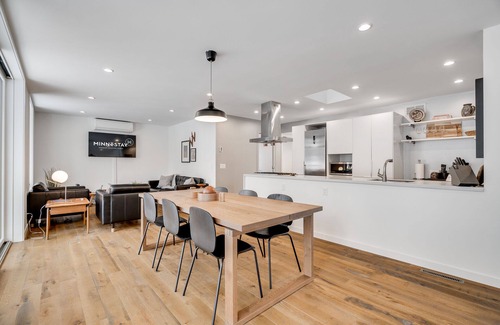Lake Elmo Casa | MINNeSTAY *Modern Chic