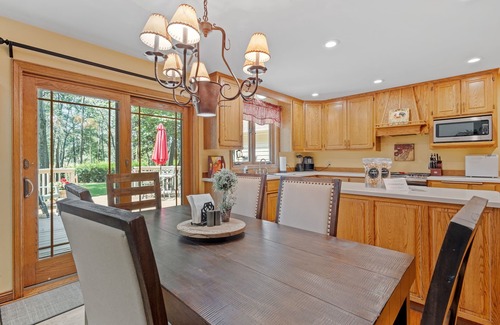 Blaine Casa | MINNeSTAY* North Oaks Estate | Blaine | Family