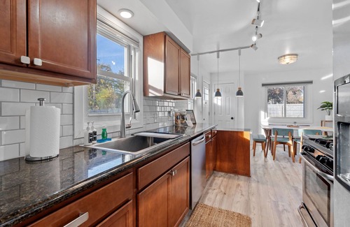 Richfield Casa | MINNeSTAY* Richfield Gem