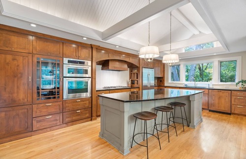 Minnetonka Casa | MINNeSTAY* Woodland Hollow