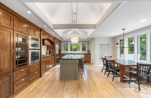 Minnetonka Casa | MINNeSTAY* Woodland Hollow