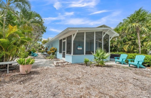 Anna Maria Condominio | Minnow 2 2 Bedroom Villa by RedAwning