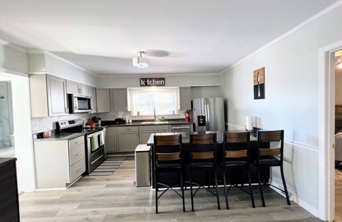 Colfax Casa | Mins from PTI Airport/Triad Park/market