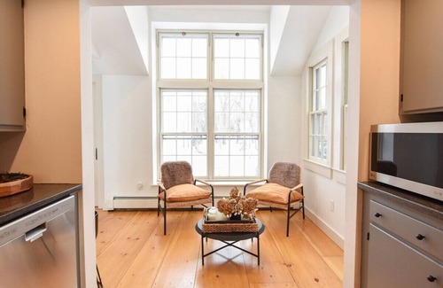 Cummaquid Casa | Mins to Beach, Barnstable Village, New Kitchen!
