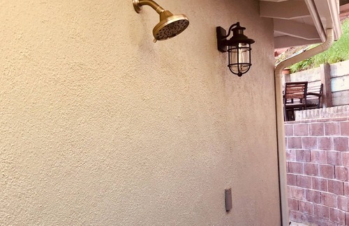 Alta Mesa Casa | Mins to beach, mountains & park. Enjoy hot tub, fire pit, outdoor shower + more!