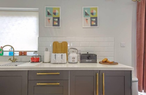 Nottingham Casa | Mins to City Center Modern House Free parking WiFi