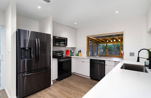 Wells Branch Casa | Mins to Domain -4BR Newly Reno Home - Pool+Jaccuzi - Pool +PingPong Table