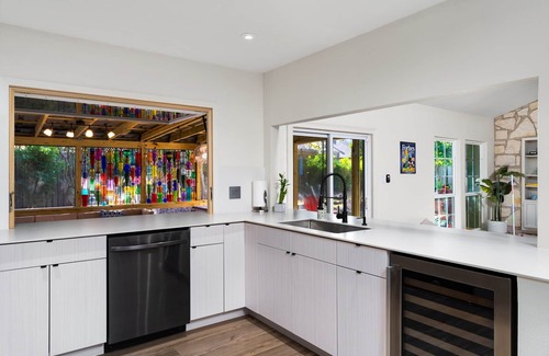 Wells Branch Casa | Mins to Domain -4BR Newly Reno Home - Pool+Jaccuzi - Pool +PingPong Table