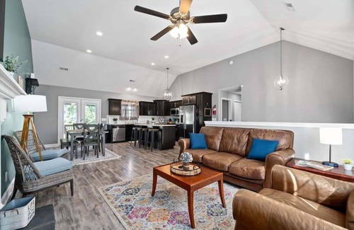 Clarksville Casa | Mins to Downtown & Ft. Campbell - Lux at Lancelot