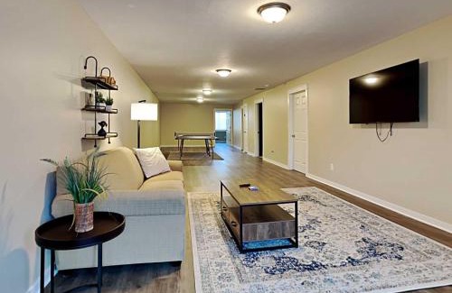 Indianapolis Casa | Mins to Downtown & Raceway Rookwood Retreat 1 & 2